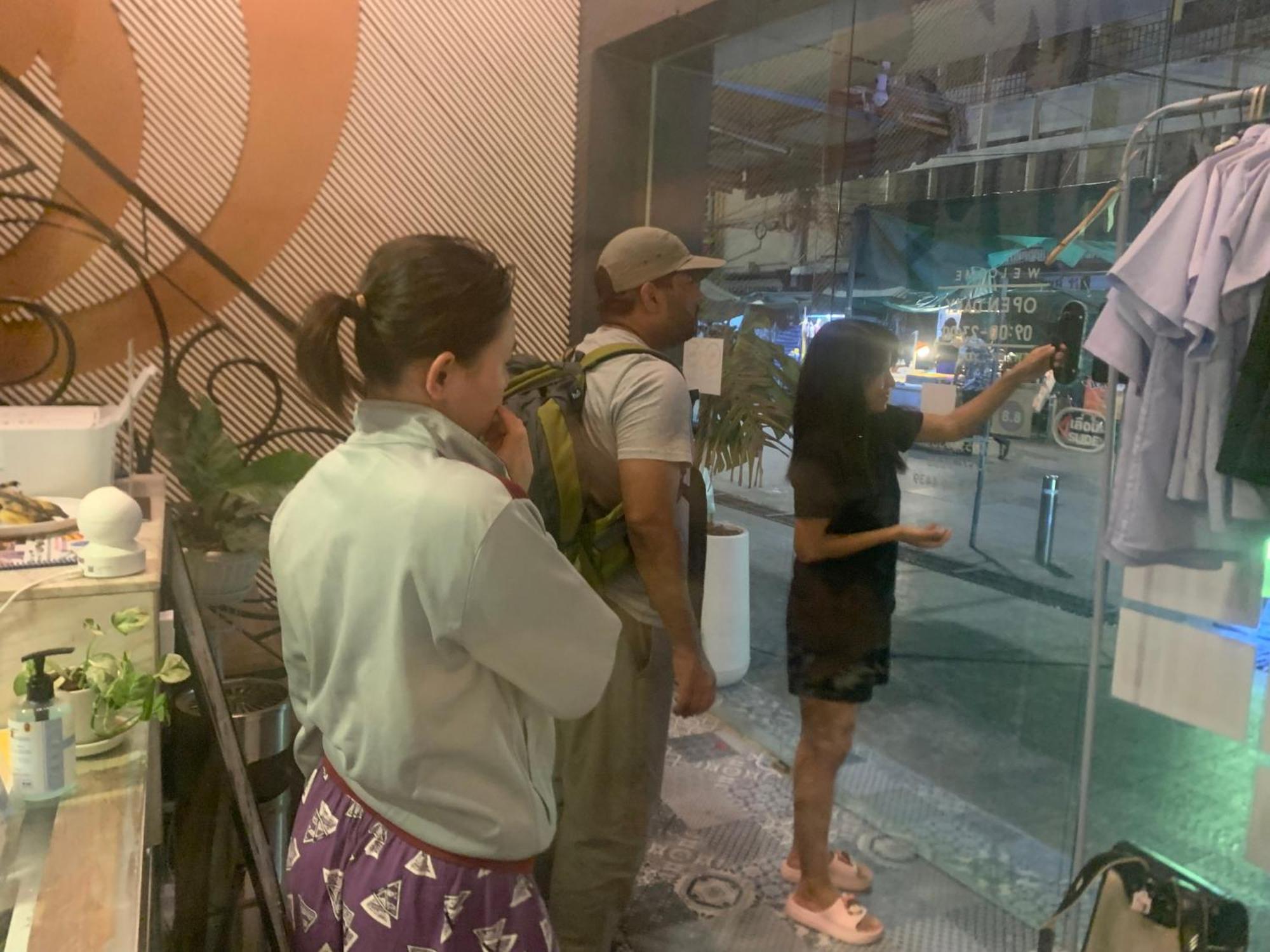 Susu Khaosan Hostel Bangkok Exterior photo