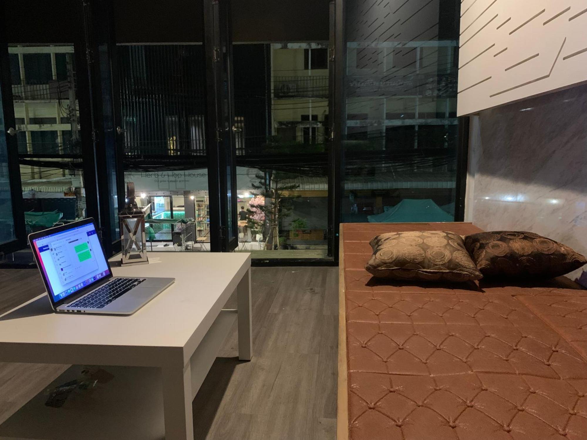 Susu Khaosan Hostel Bangkok Exterior photo